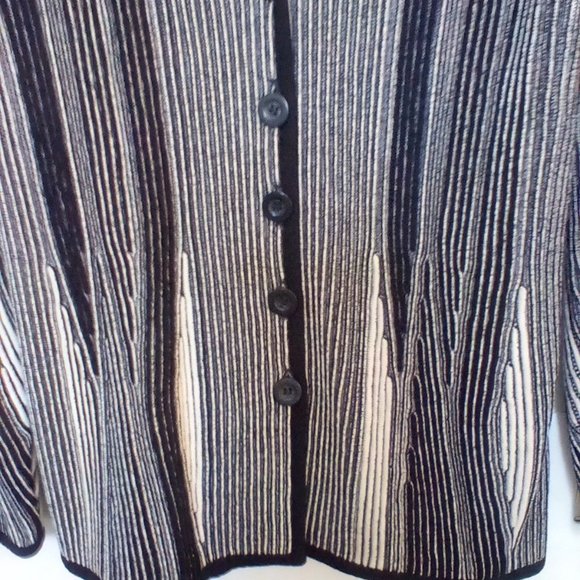 Vintage Escada Black and cream ribbed knit sweater cardigan size small - Picture 3 of 5